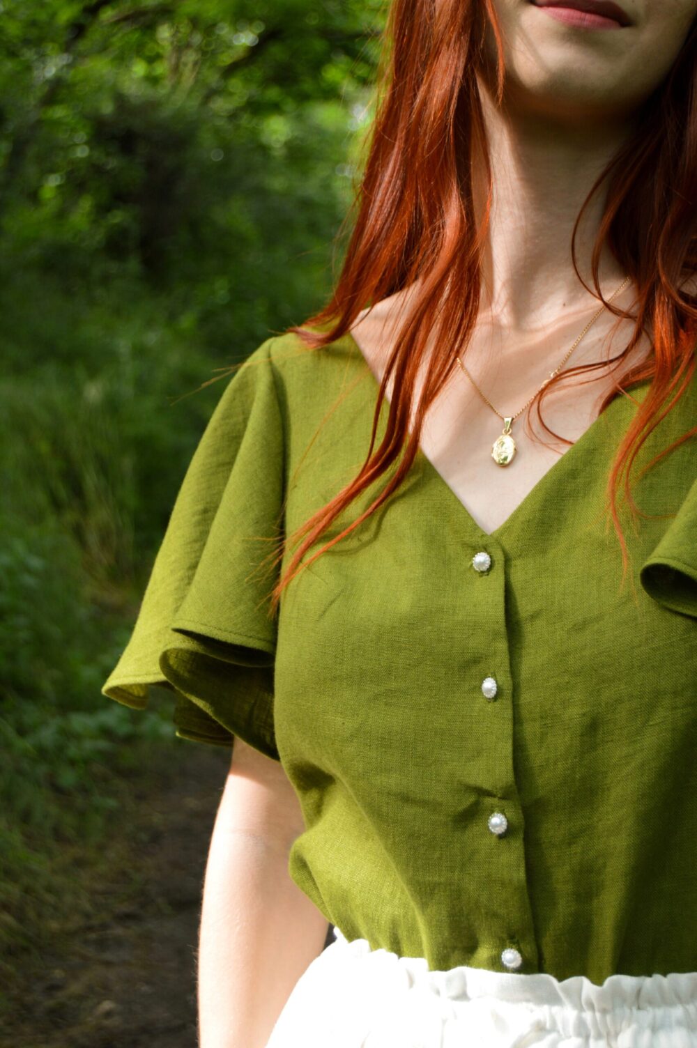 Julliete blouse with butterfly sleeves buttons and in moss green color
