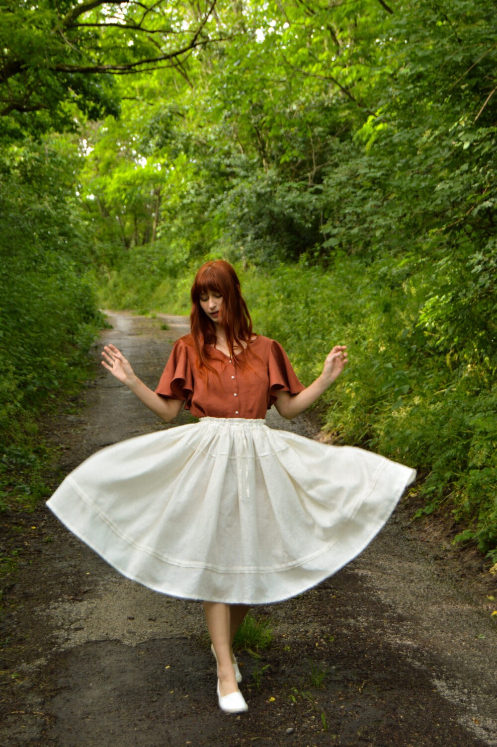 Julliete blouse with butterfly sleeves buttons and in terracotta color, underskirt in ivory linen
