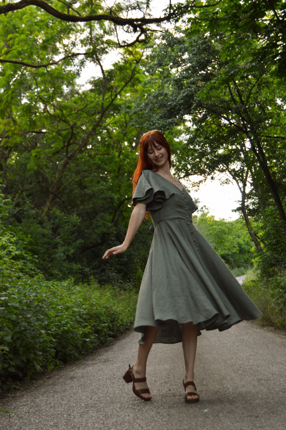 Women's linen dress Charlotte in sage green color, with a V-neckline, buttons and butterfly sleeves