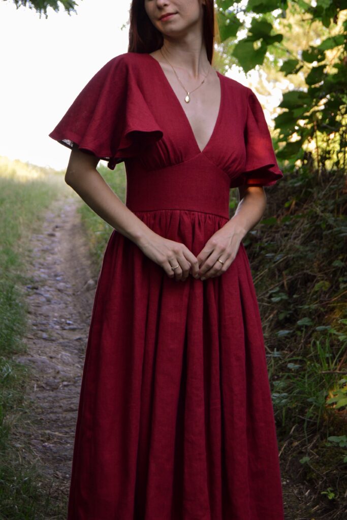 Women's linen dress Florence in burgundy color, with a V-neckline.