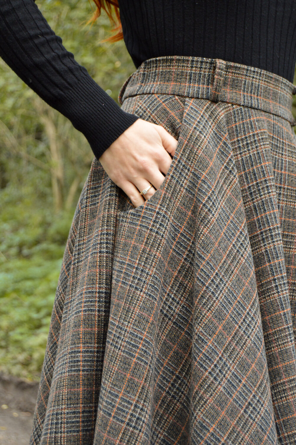 Beautiful warm wool Aurora skirt for colder seasons with pockets, belt loops, and an elastic waistband at the back.