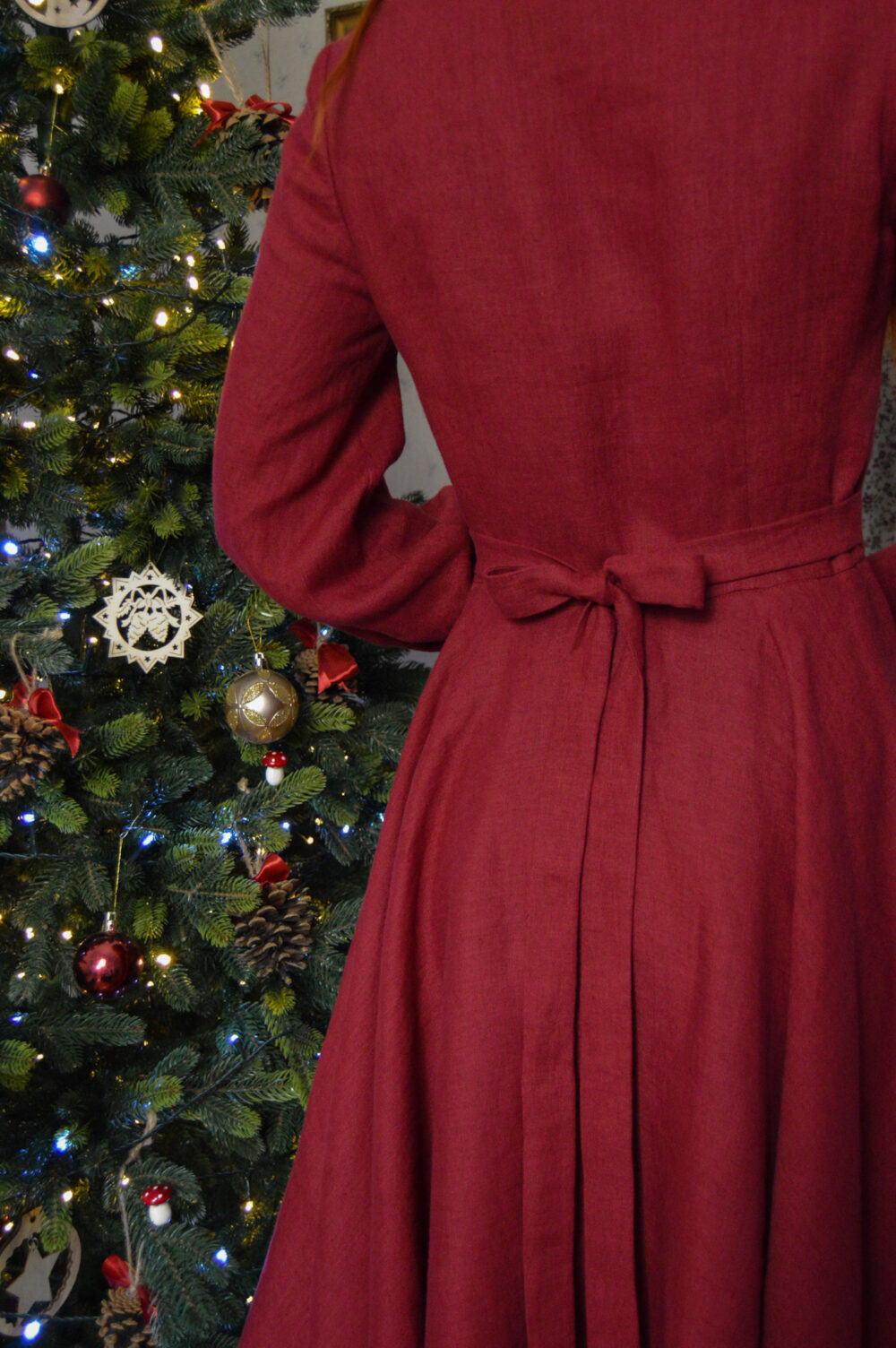 Charlotte dress burgundy Women's linen dress Charlotte in burgundy color, with a V-neckline, buttons and long sleeves