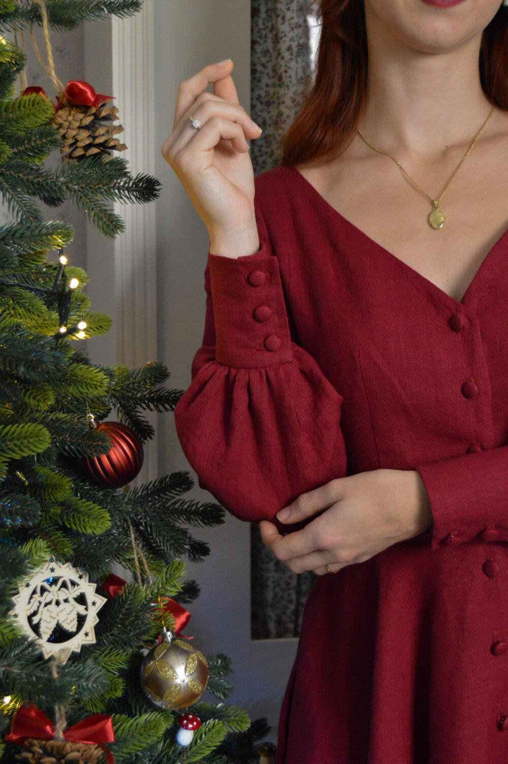 Charlotte dress burgundy Women's linen dress Charlotte in burgundy color, with a V-neckline, buttons and long sleeves