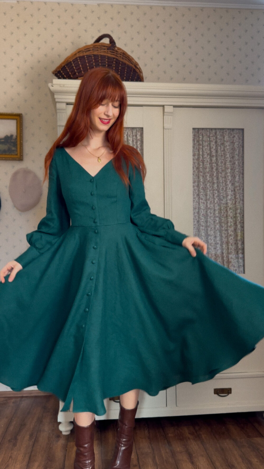 Screenshot Charlotte dress with long sleeves
